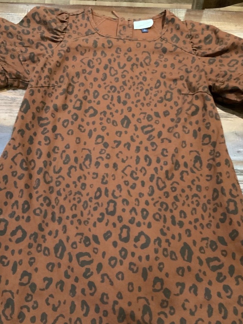Universal Thread Rust-Brown Denim Leopard Print Top - Picture 1 of 5